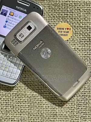 Nokia E72 Gold