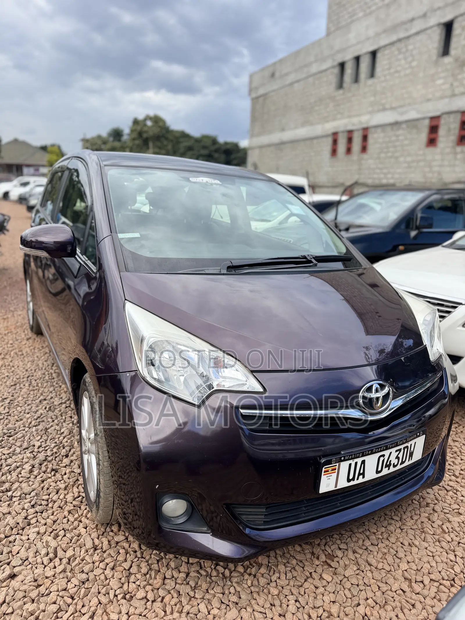 Toyota Ractis 2010 Maroon