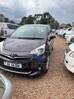 Toyota Ractis 2010 Maroon