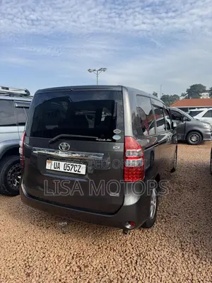 Toyota Noah 2010 Black