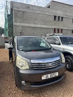 Toyota Noah 2010 Black