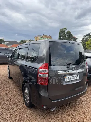 Toyota Noah 2010 Black