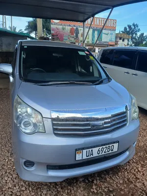 Toyota Noah 2.0 158hp AWD (8 Seater) 2013 Silver
