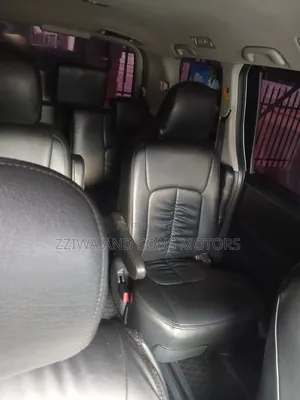Toyota Noah 2.0 158hp AWD (8 Seater) 2013 Silver