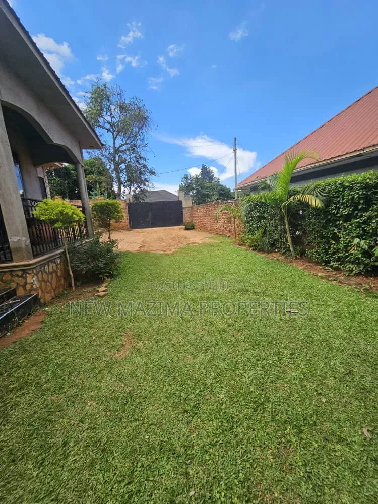 3bdrm Bungalow in Kitende Lumuli, Central Division for sale