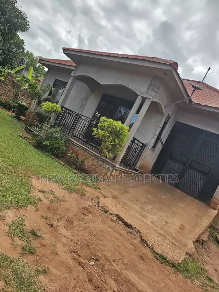 3bdrm Bungalow in Kitende Lumuli, Central Division for sale