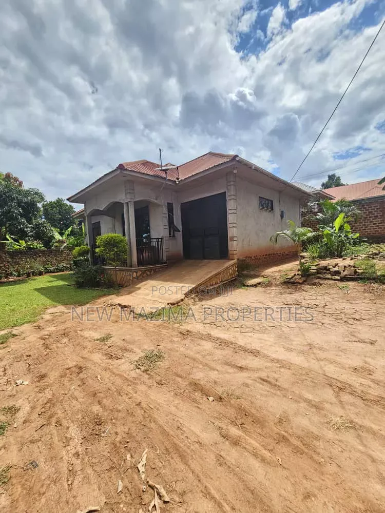 3bdrm Bungalow in Kitende Lumuli, Central Division for sale