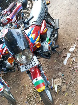 Bajaj Boxer 125 2025 Red