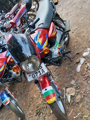 Bajaj Boxer 125 2025 Red