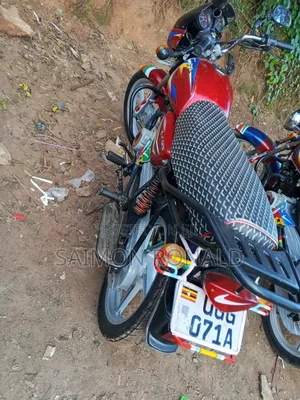 Bajaj Boxer 125 2025 Red