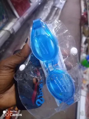 Anti-Fog Swimming Goggles With an Adjustable Silicone Strap