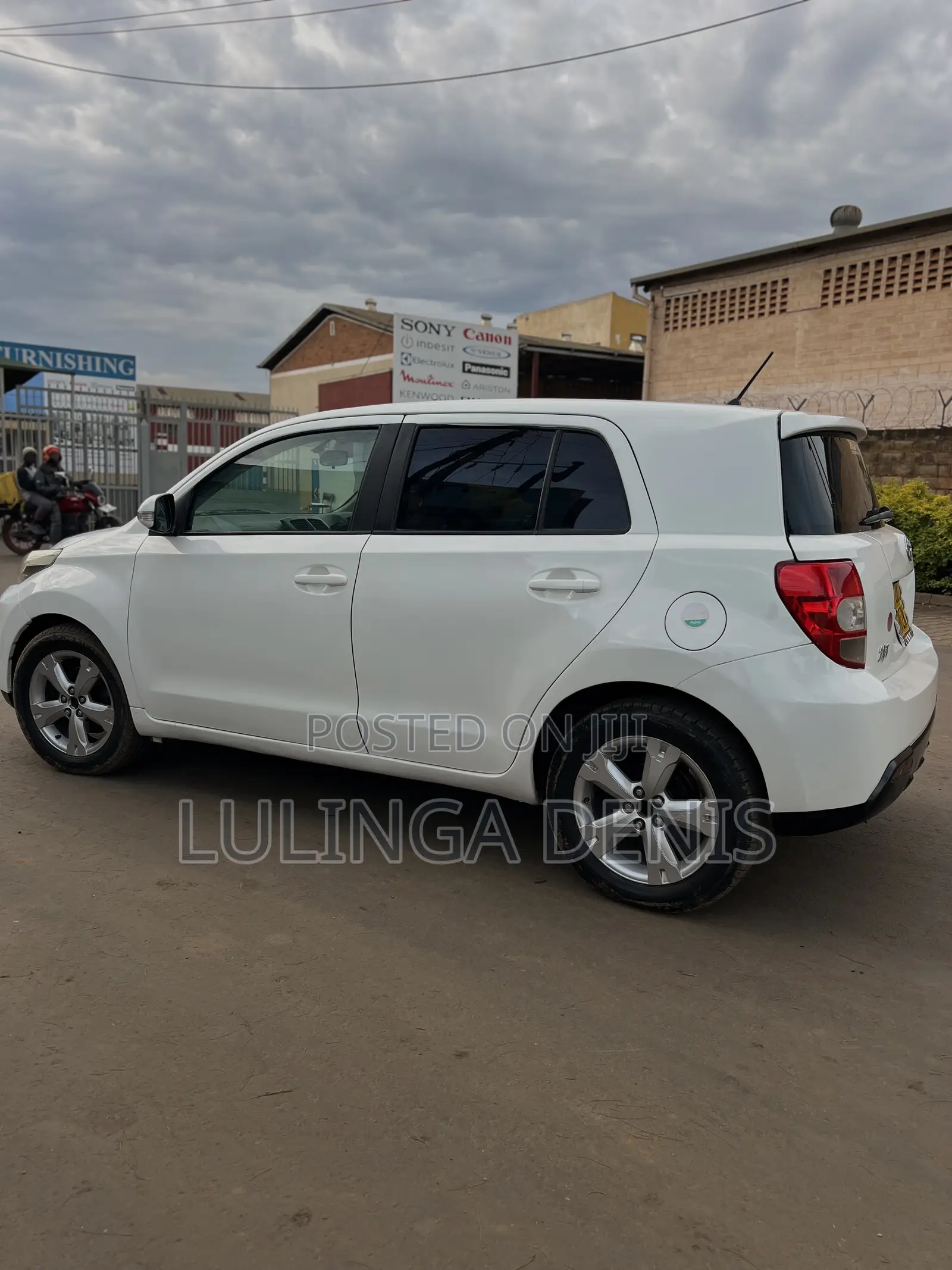 Toyota IST 2009 White
