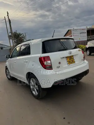 Toyota IST 2009 White