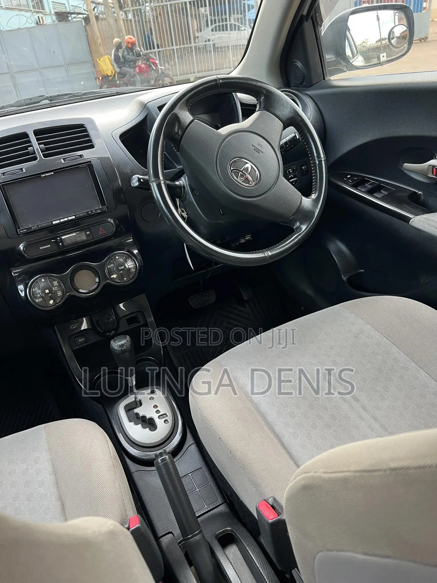 Toyota IST 2009 White