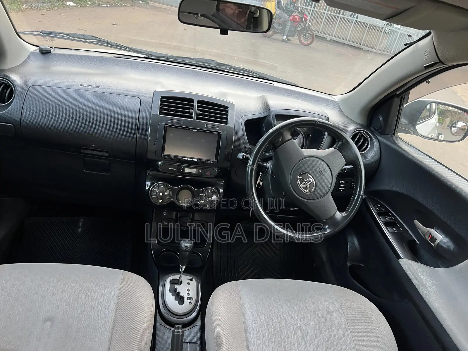 Toyota IST 2009 White