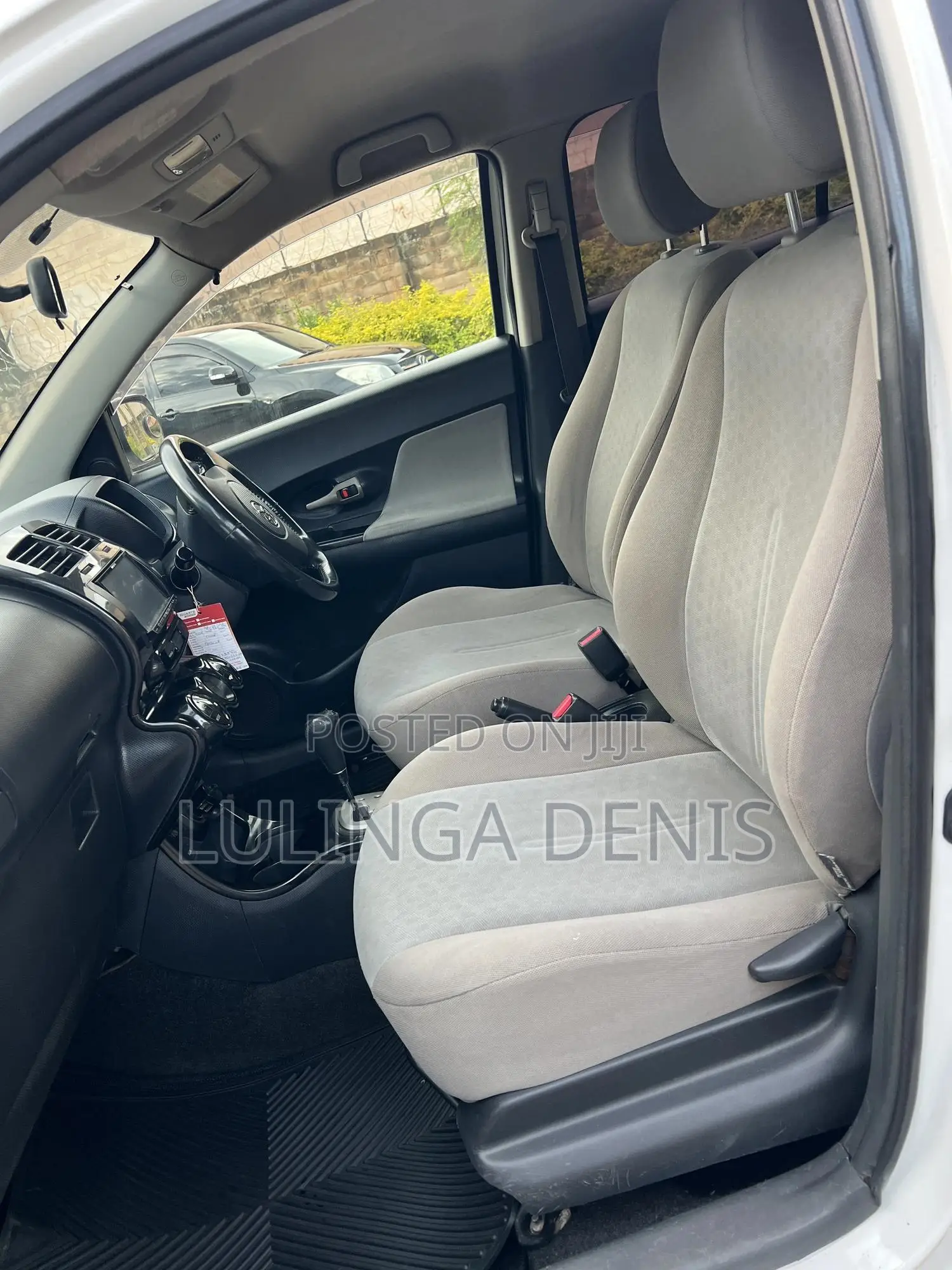 Toyota IST 2009 White