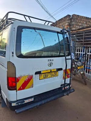 Toyota Grand HiAce 2015 White