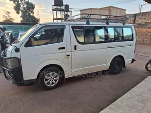 Toyota Grand HiAce 2015 White