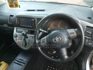 Toyota Wish 2005 Silver