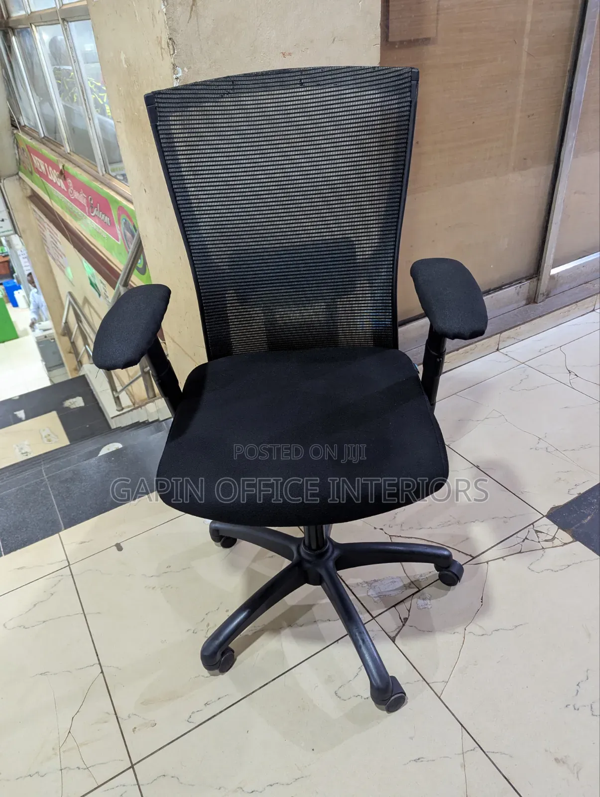 Second Hand// Used Office Chair With a Back Mesh