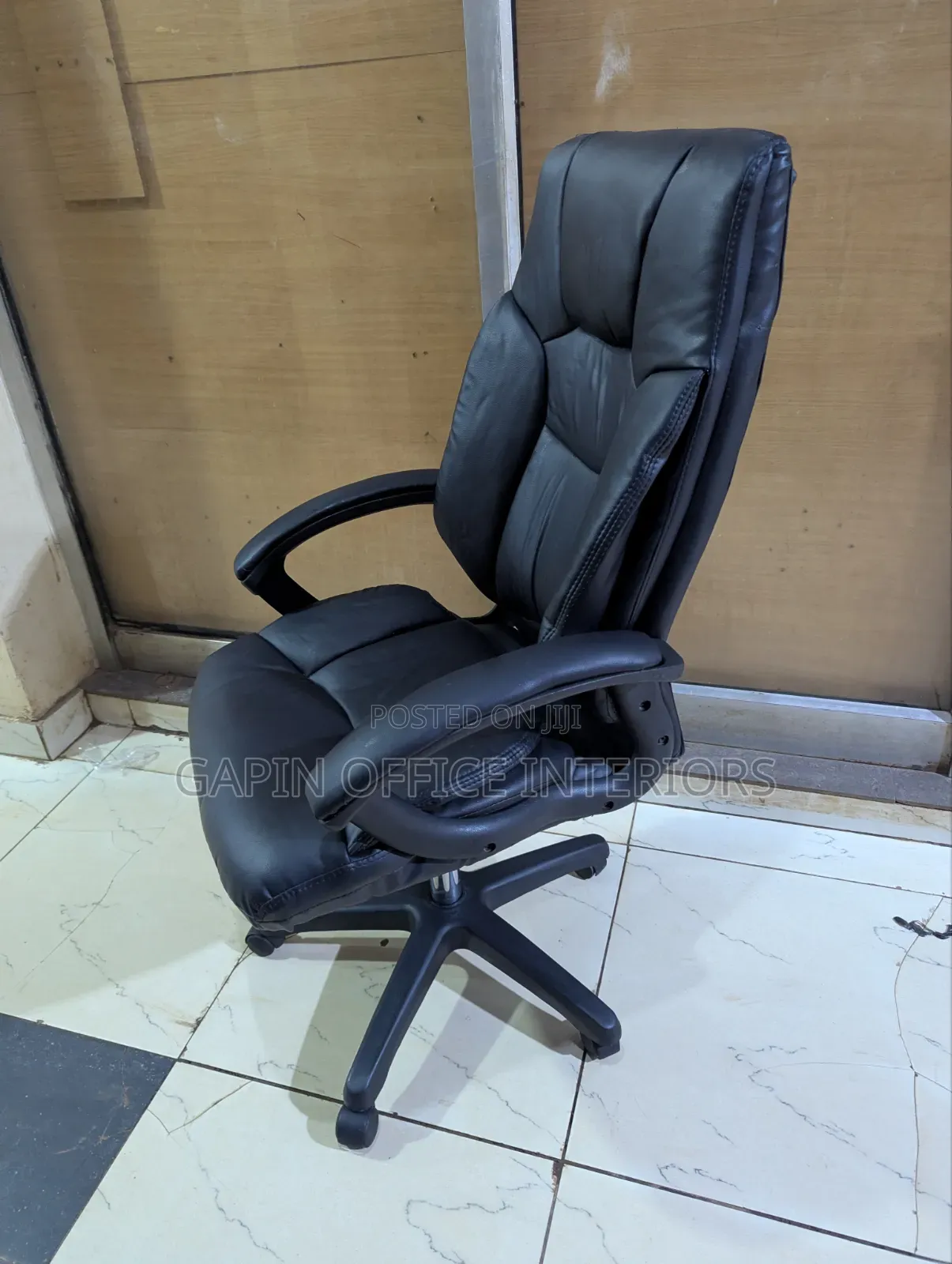 Leather Refurbished Office Chair With Adjustable Height