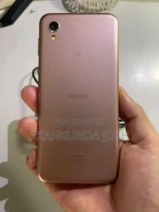 Sharp Aquos Sense 2 SHV43 32 GB Gold