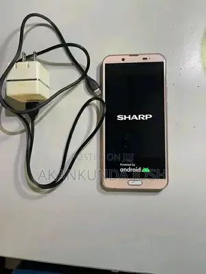 Sharp Aquos Sense 2 SHV43 32 GB Gold