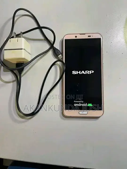 Sharp Aquos Sense 2 SHV43 32 GB Gold