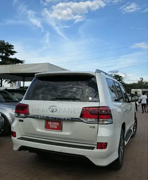 Toyota Land Cruiser 4.6 V8 ZX 2018 White