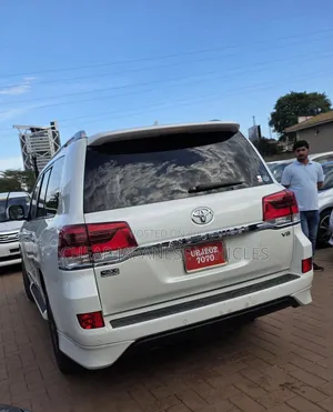 Toyota Land Cruiser 4.6 V8 ZX 2018 White