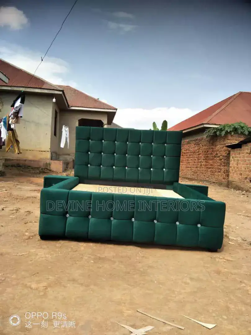 Tufted Headboard Bed