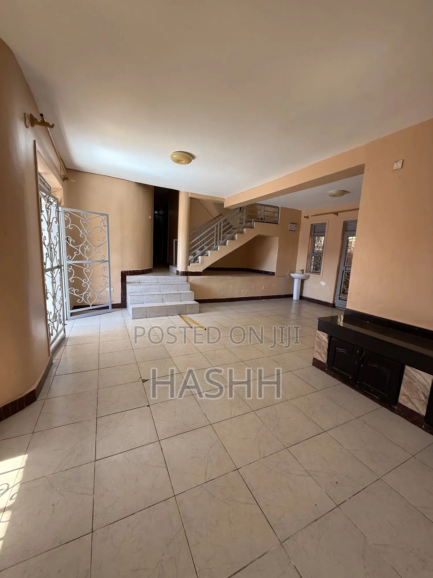 3bdrm Townhouse / Terrace in Bwebajja, Central Division for rent