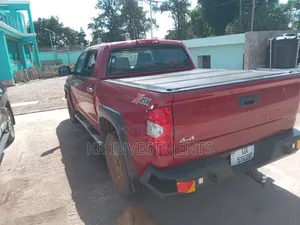 Toyota Tundra 1794 4dr CrewMax 4WD SB (5.7L 8cyl 6A) 2015 Red