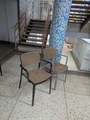 Morden Plastic Dinner Chairs