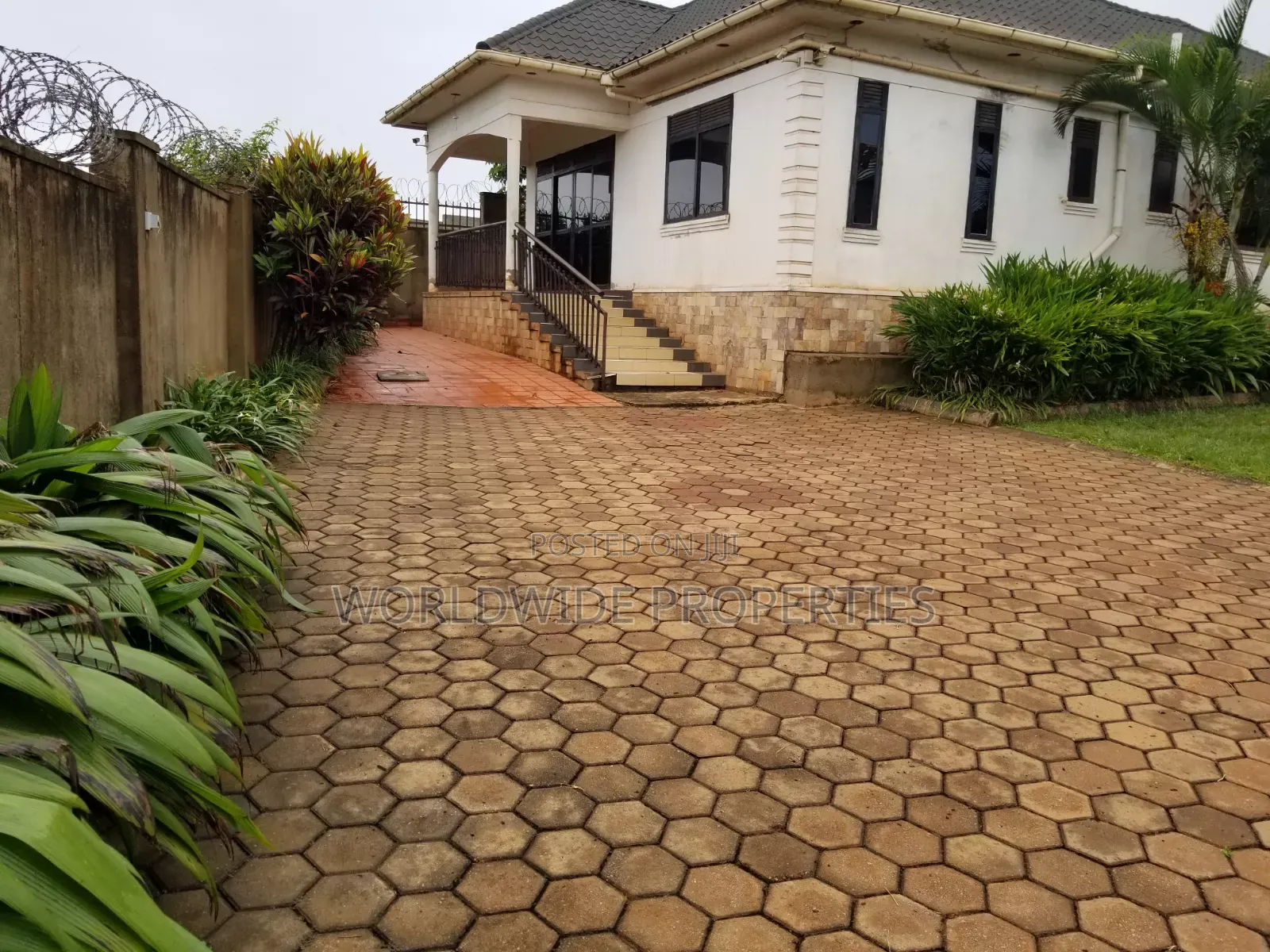 Furnished 2bdrm House in Central Division for sale