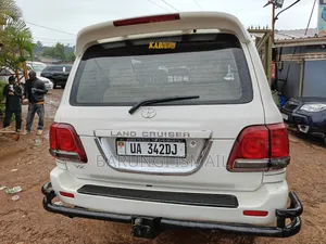 Toyota Land Cruiser 2004 White