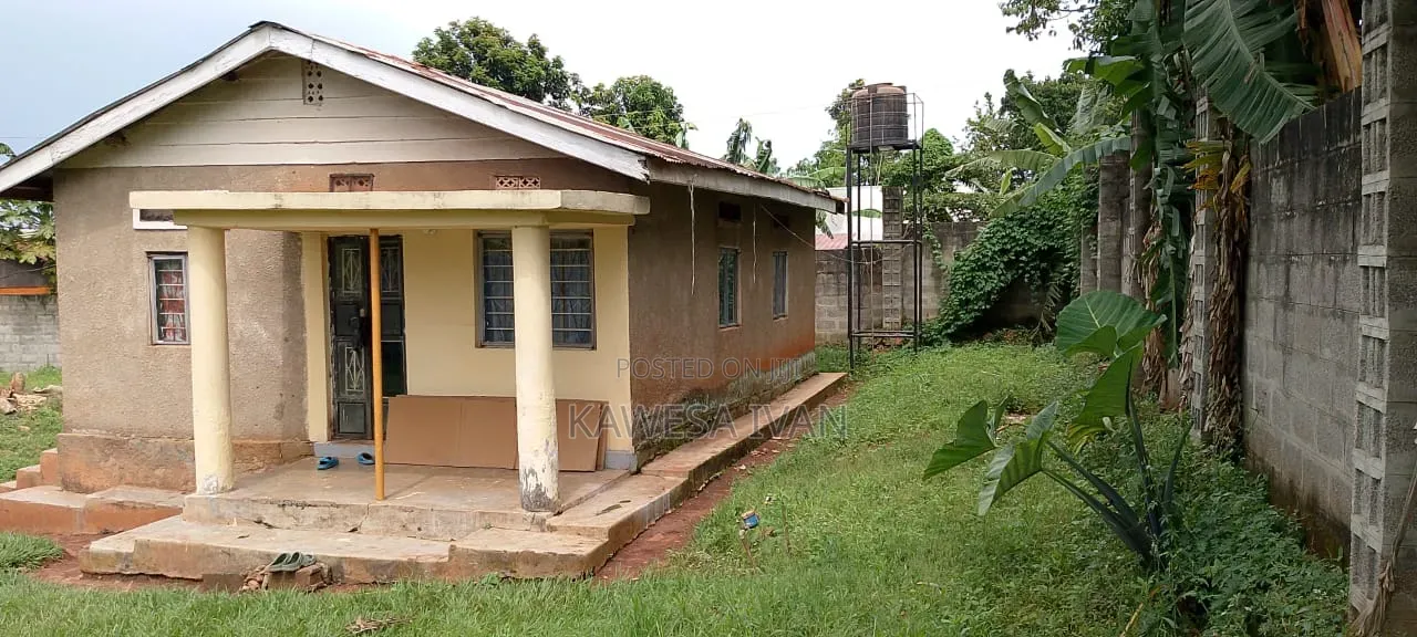 Land on Quick Sale Entebbe Lunyo All in Fence and Gate and House