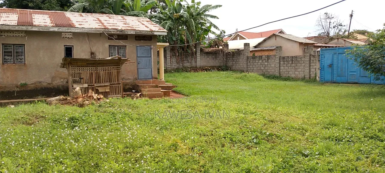 Land on Quick Sale Entebbe Lunyo All in Fence and Gate and House