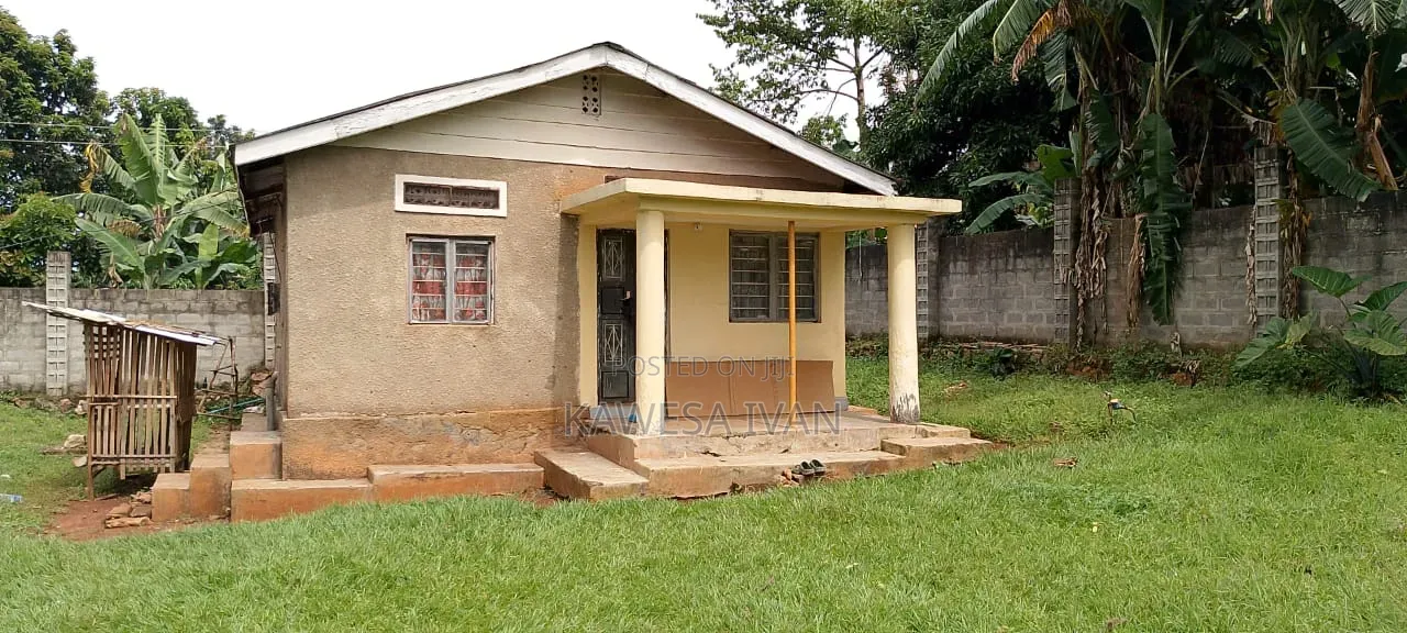 Land on Quick Sale Entebbe Lunyo All in Fence and Gate and House
