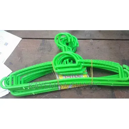 12-Pieces of Plastic Clothes Hanger