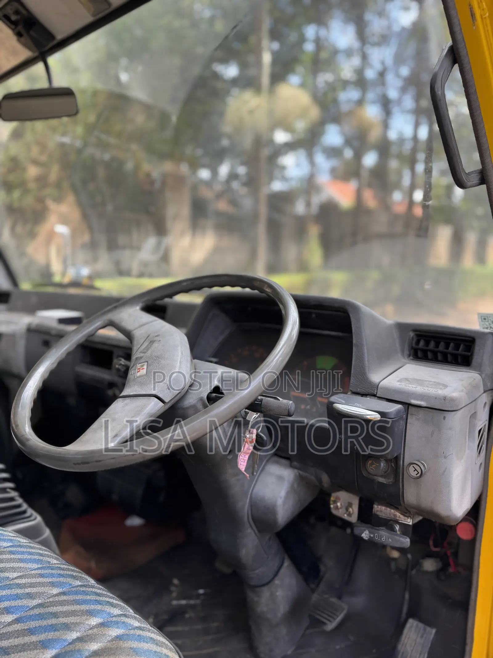 Mitsubishi Canter 1999 Yellow