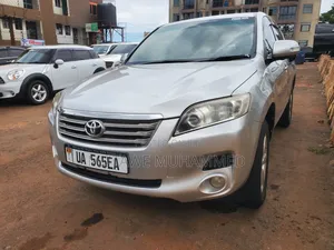 Toyota Vanguard 2010 Silver