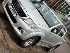 Toyota Hilux 2009 Silver