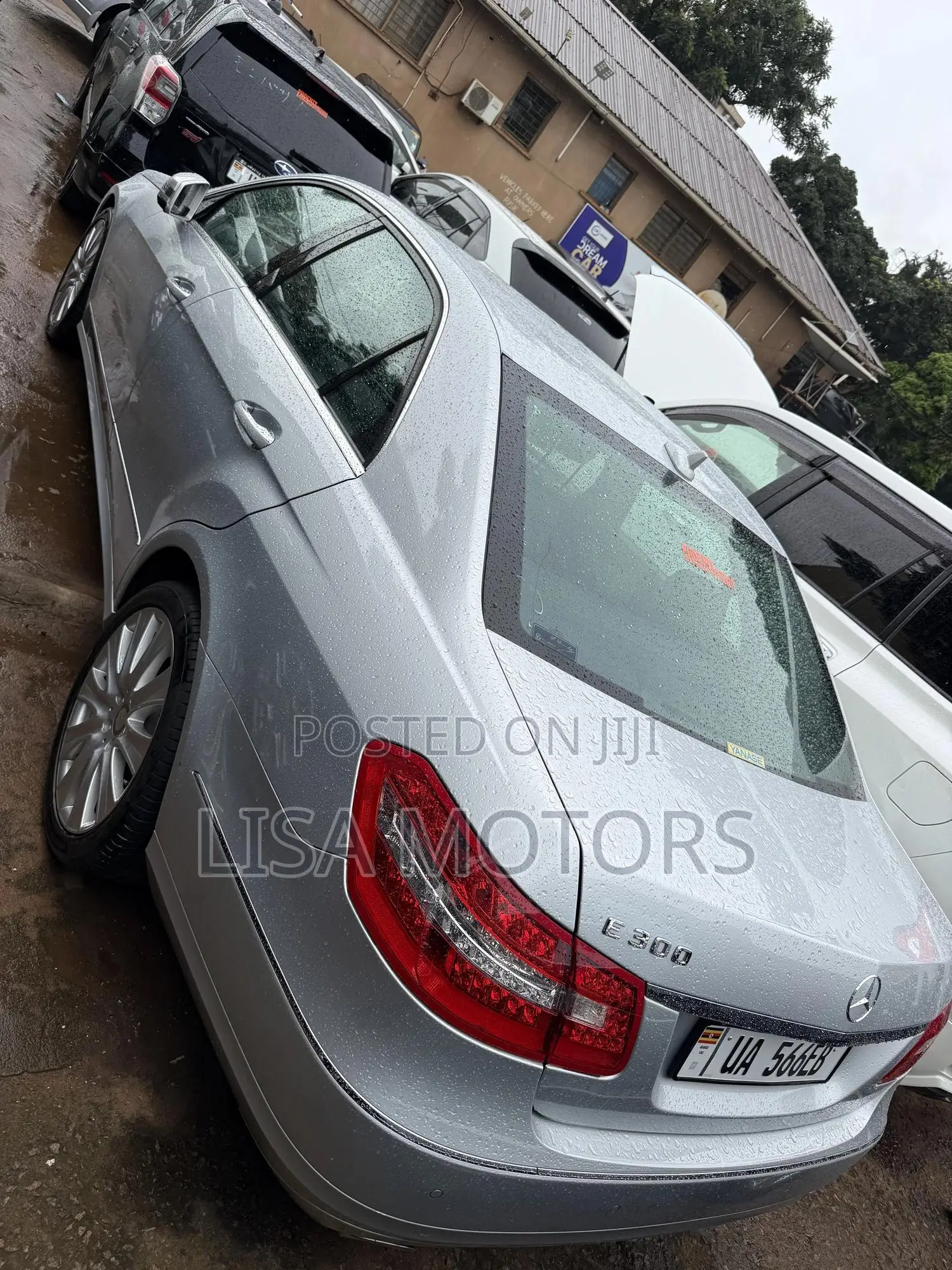 Mercedes-Benz E300 2011 Silver