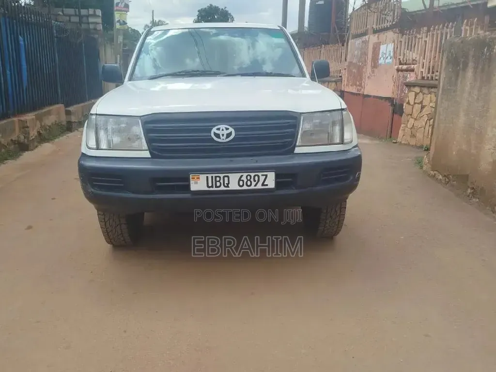 Toyota Land Cruiser 2003 White