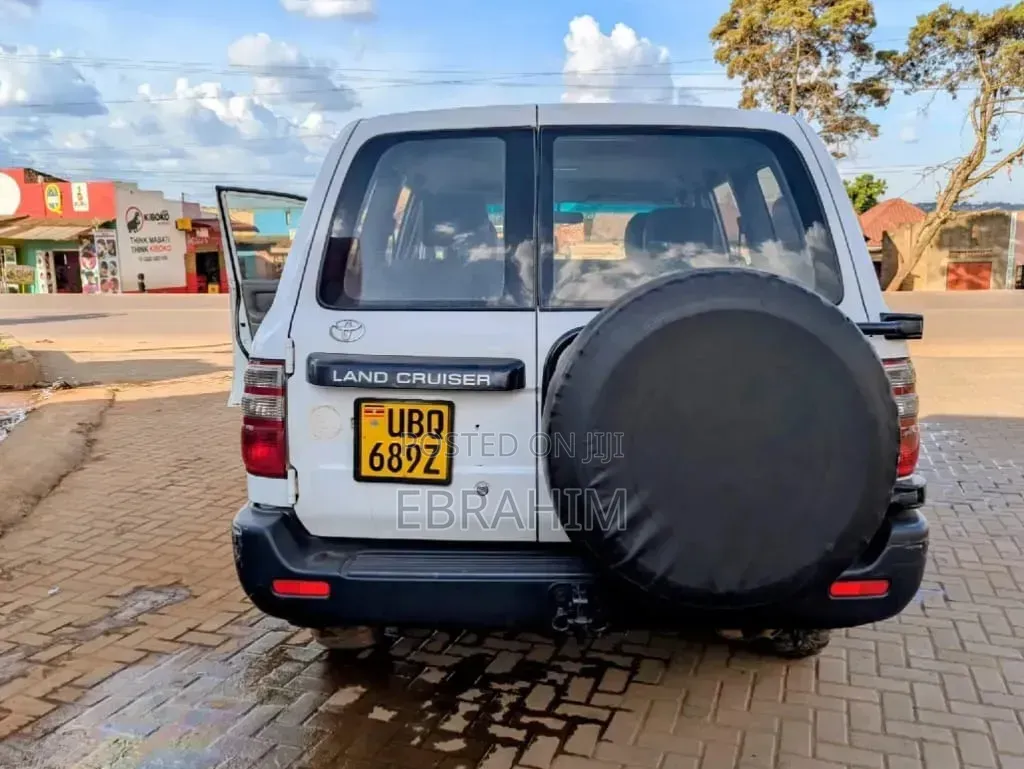 Toyota Land Cruiser 2003 White