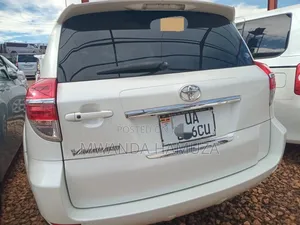 Toyota Vanguard 2012 White