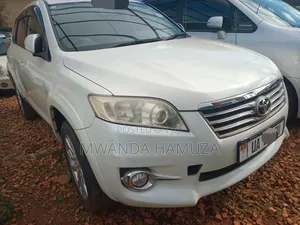 Toyota Vanguard 2012 White