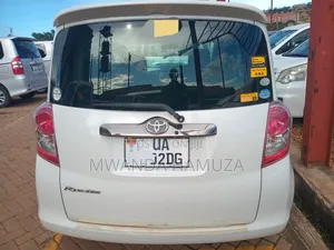 Toyota Ractis 2010 White