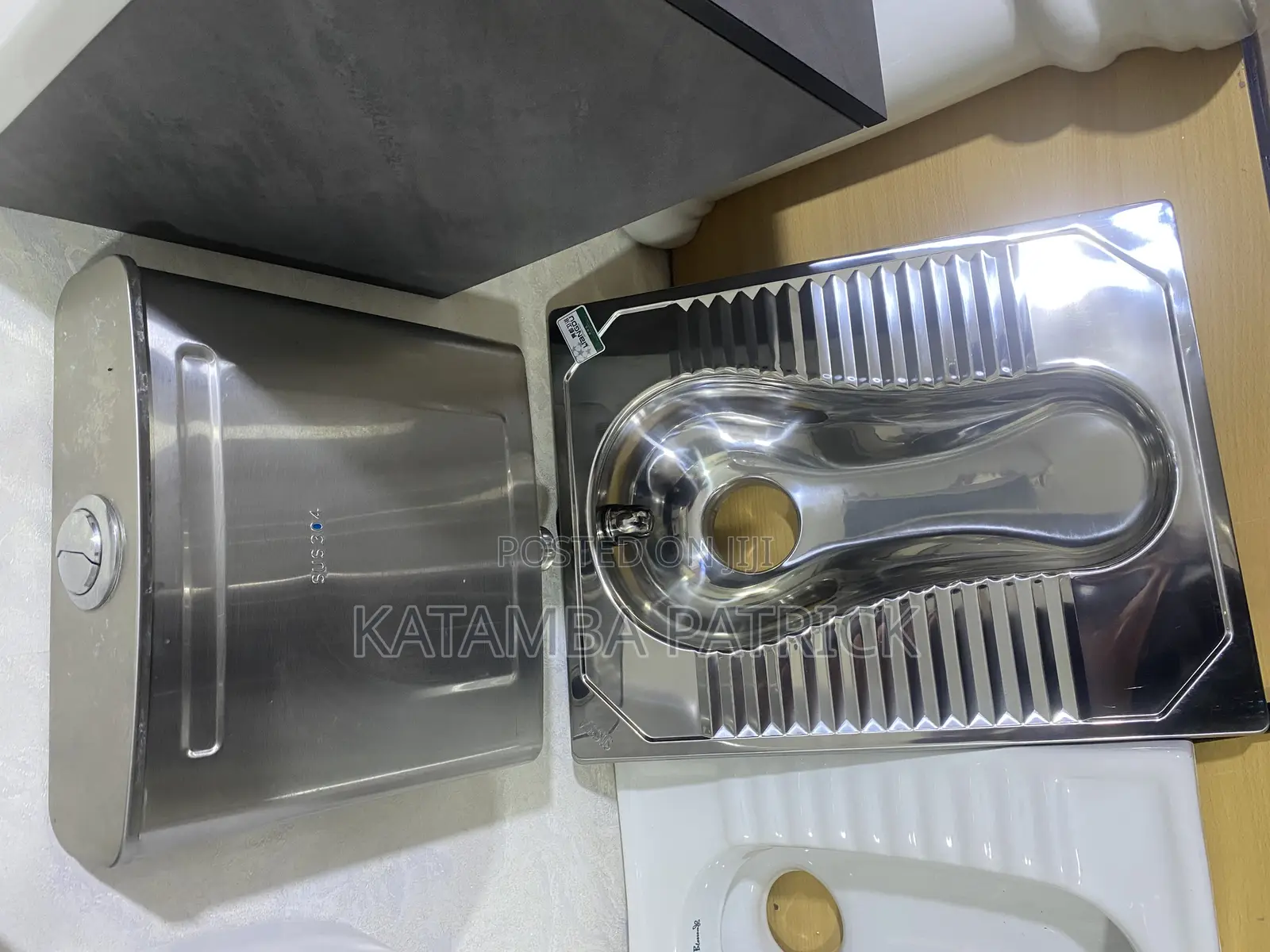Metallic Squatting Pan